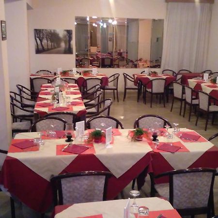 Hotel Glenn ريميني المظهر الخارجي الصورة