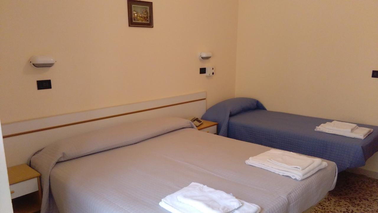 Hotel Glenn ريميني المظهر الخارجي الصورة